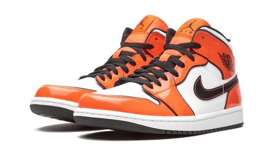 Air Jordans 1 Mid SE “Turf Orange”